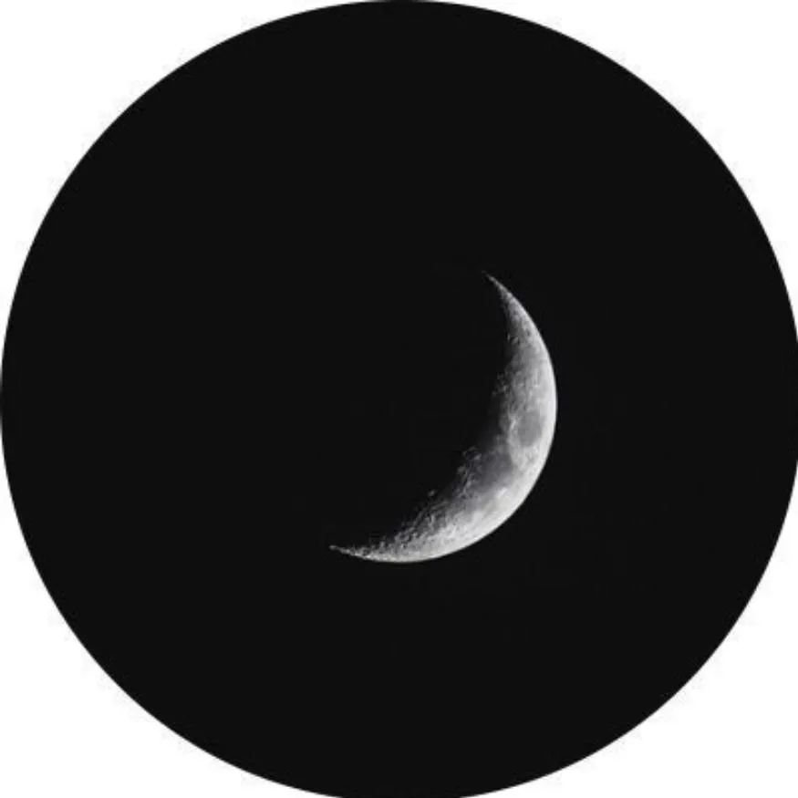 Black PFP #39 (minimalist, moon)