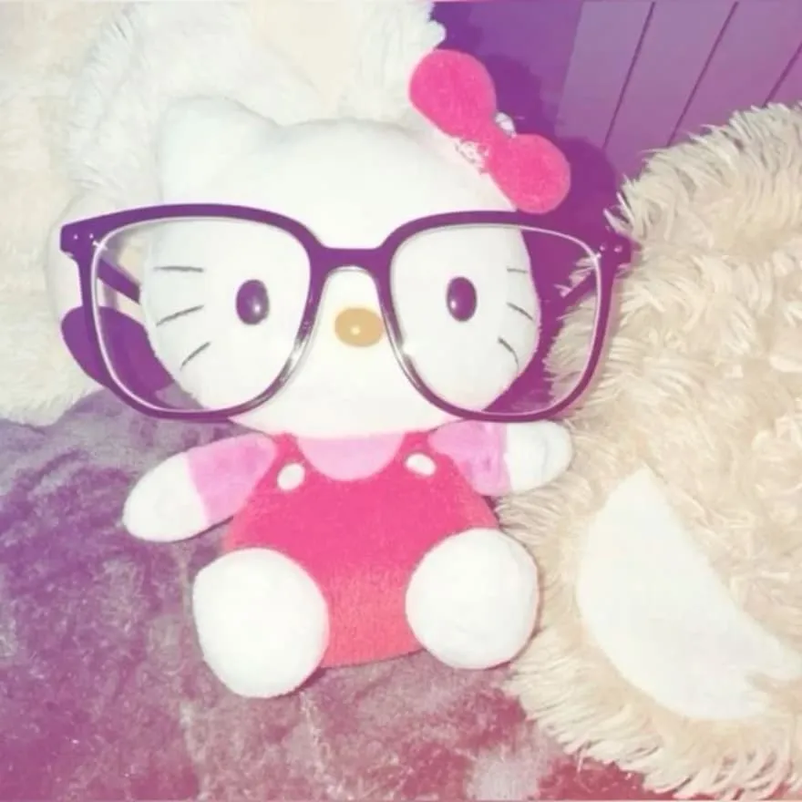 Hello Kitty PFP #28 (aesthetic, glasses)
