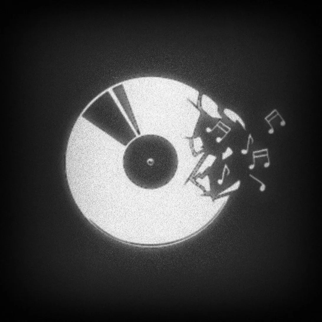 Music PFP #4 (black and white, vinyl)