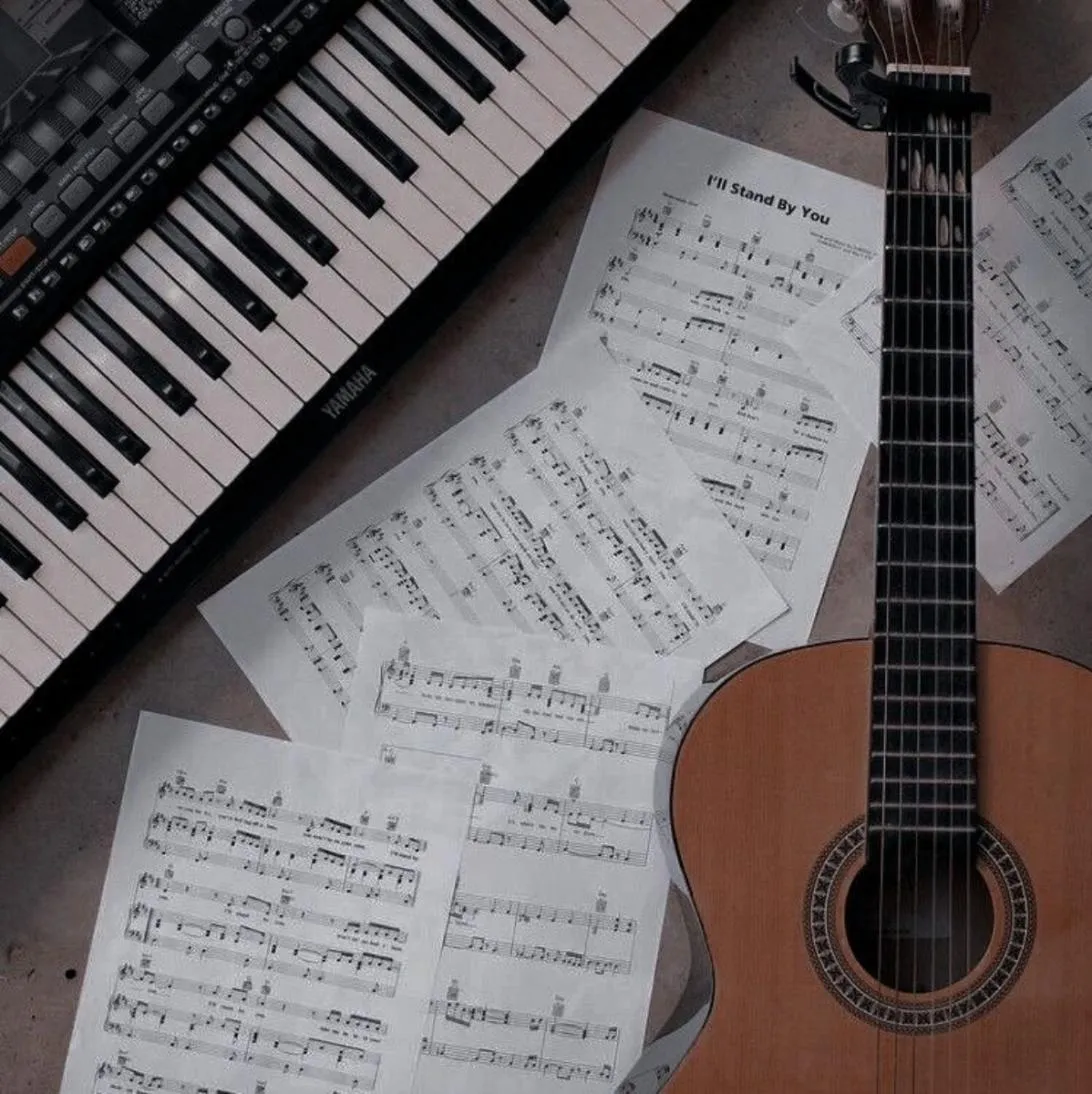 Music PFP #8 (aesthetic, guitar, piano)